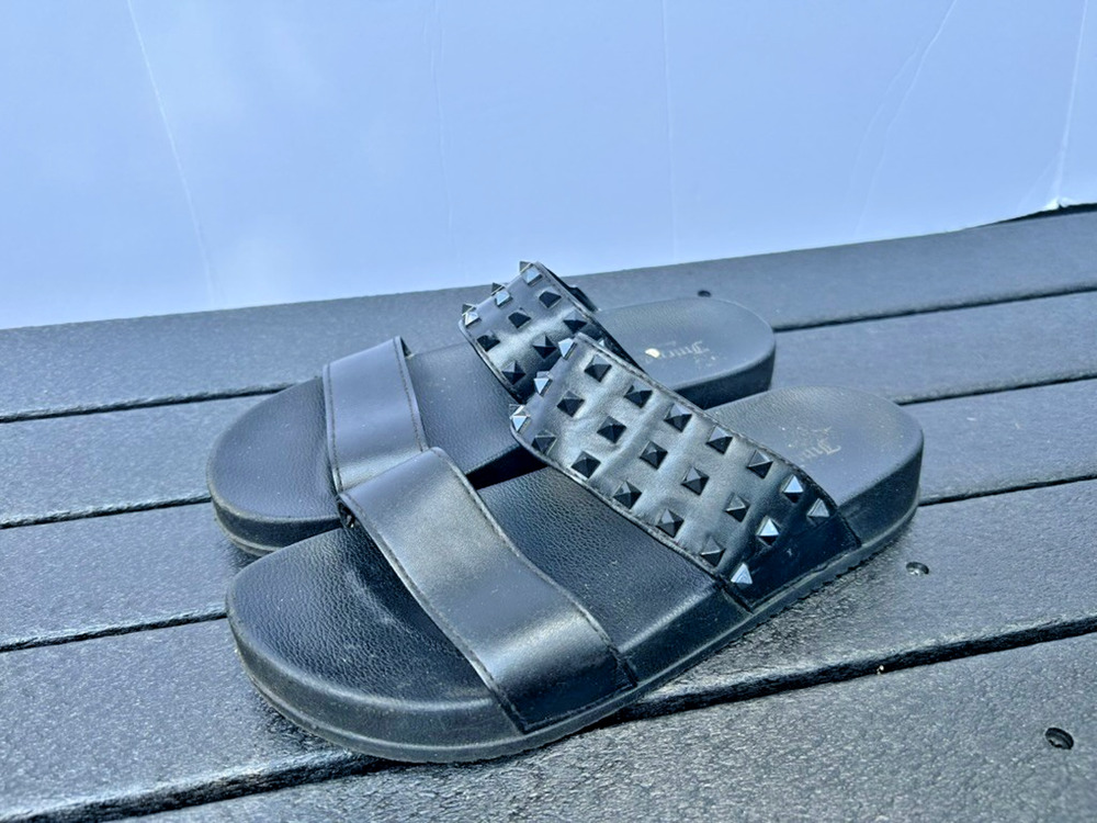 Juicy Couture Womens Size 8 Black Pyramid Studded Double Strap Slide Sandals 8M